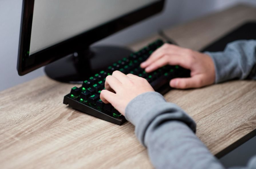 Are Columnar Keyboards Better for Coding