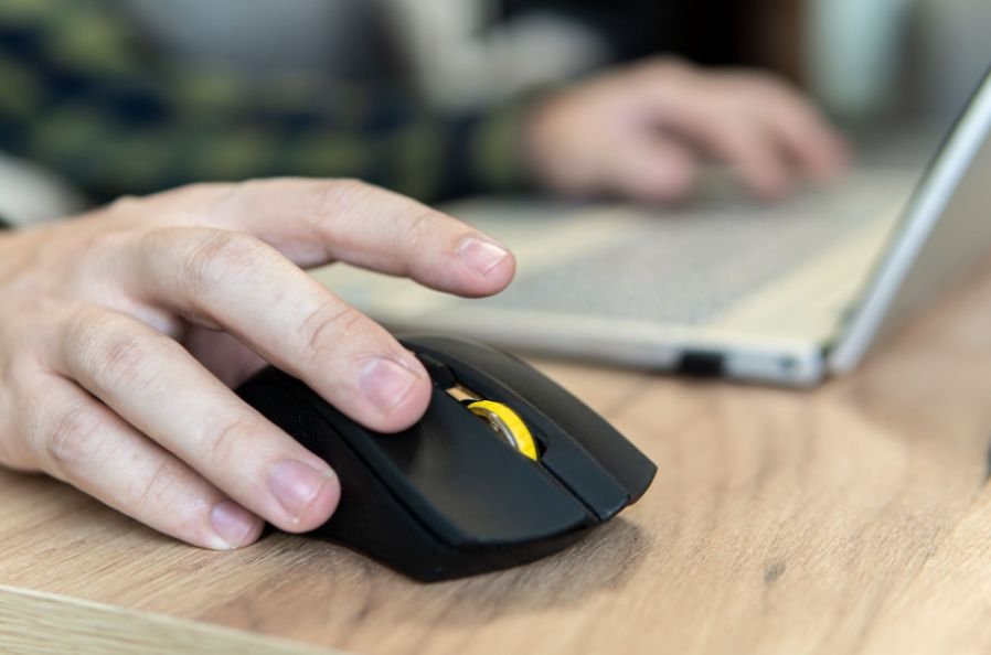 Vertical Mouse vs Trackball Which Is Better for Wrist Strain