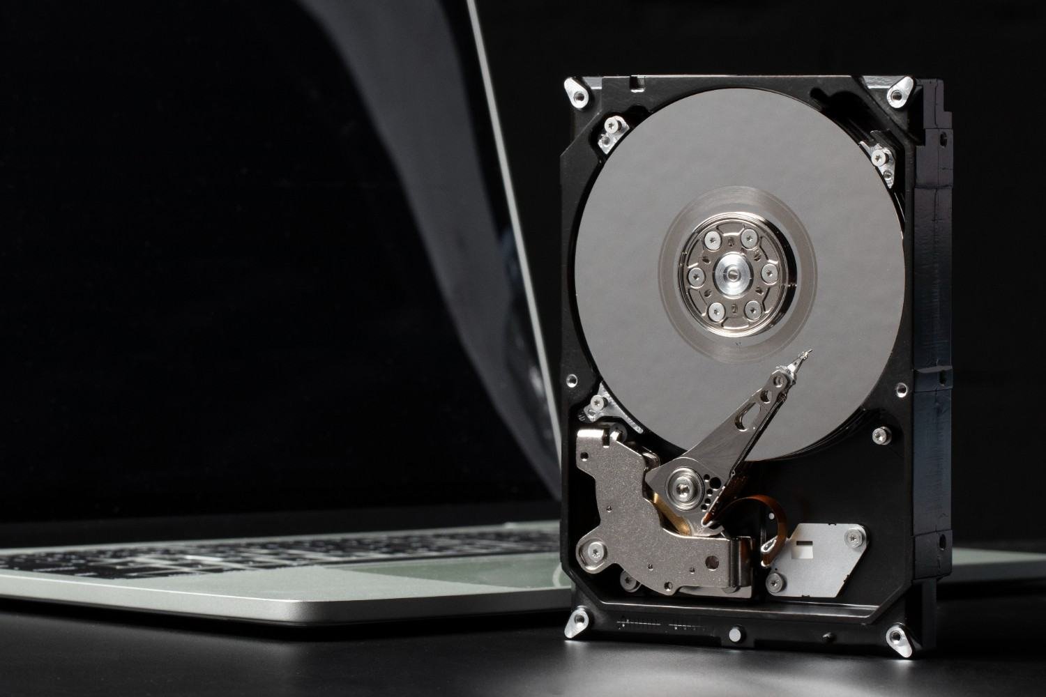 Samsung 870 EVO vs Crucial MX500: Which Is Better for an Old PC?