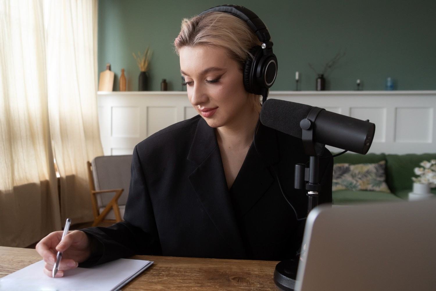What USB Microphone Works Best in a Noisy Home Office?